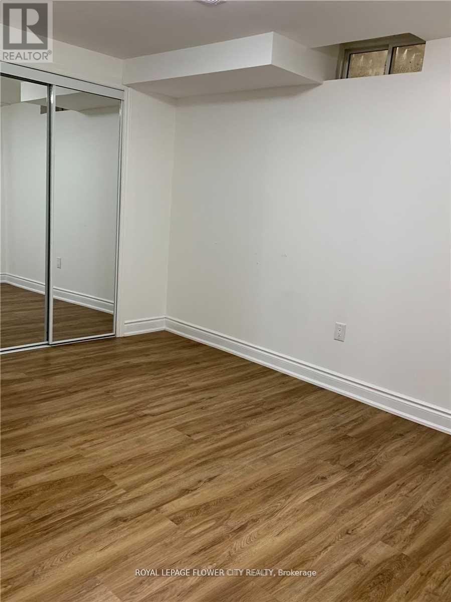 Legal Basement - 7227 Para Place, Mississauga, Ontario  L5W 1K4 - Photo 8 - W12986978