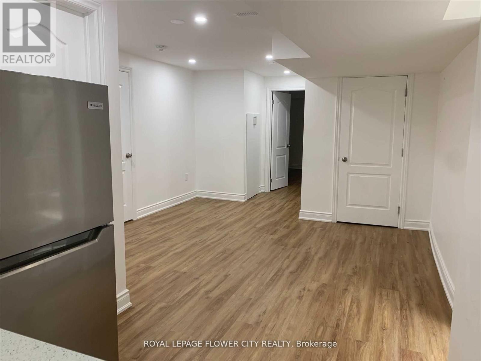 Legal Basement - 7227 Para Place, Mississauga, Ontario  L5W 1K4 - Photo 12 - W12986978