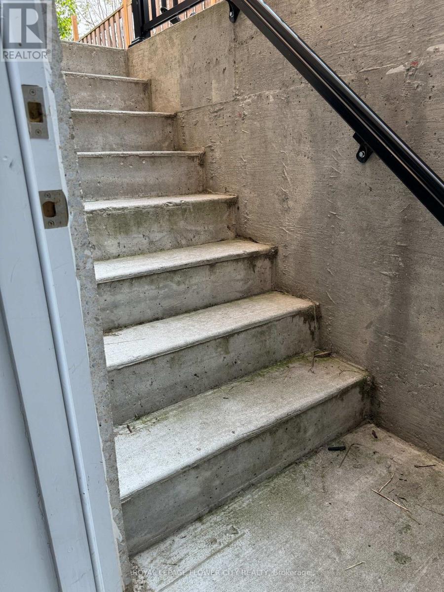 Legal Basement - 7227 Para Place, Mississauga, Ontario  L5W 1K4 - Photo 18 - W12986978