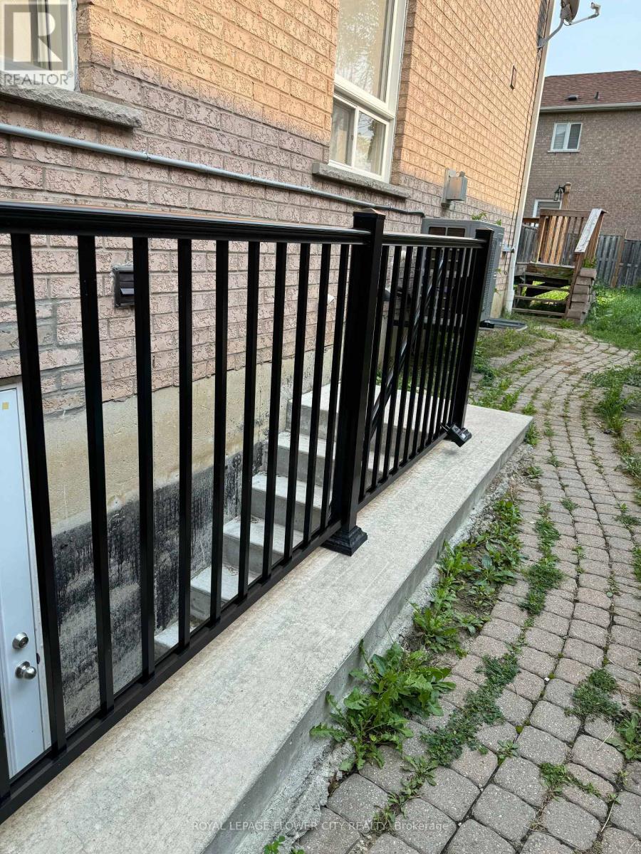 Legal Basement - 7227 Para Place, Mississauga, Ontario  L5W 1K4 - Photo 19 - W12986978