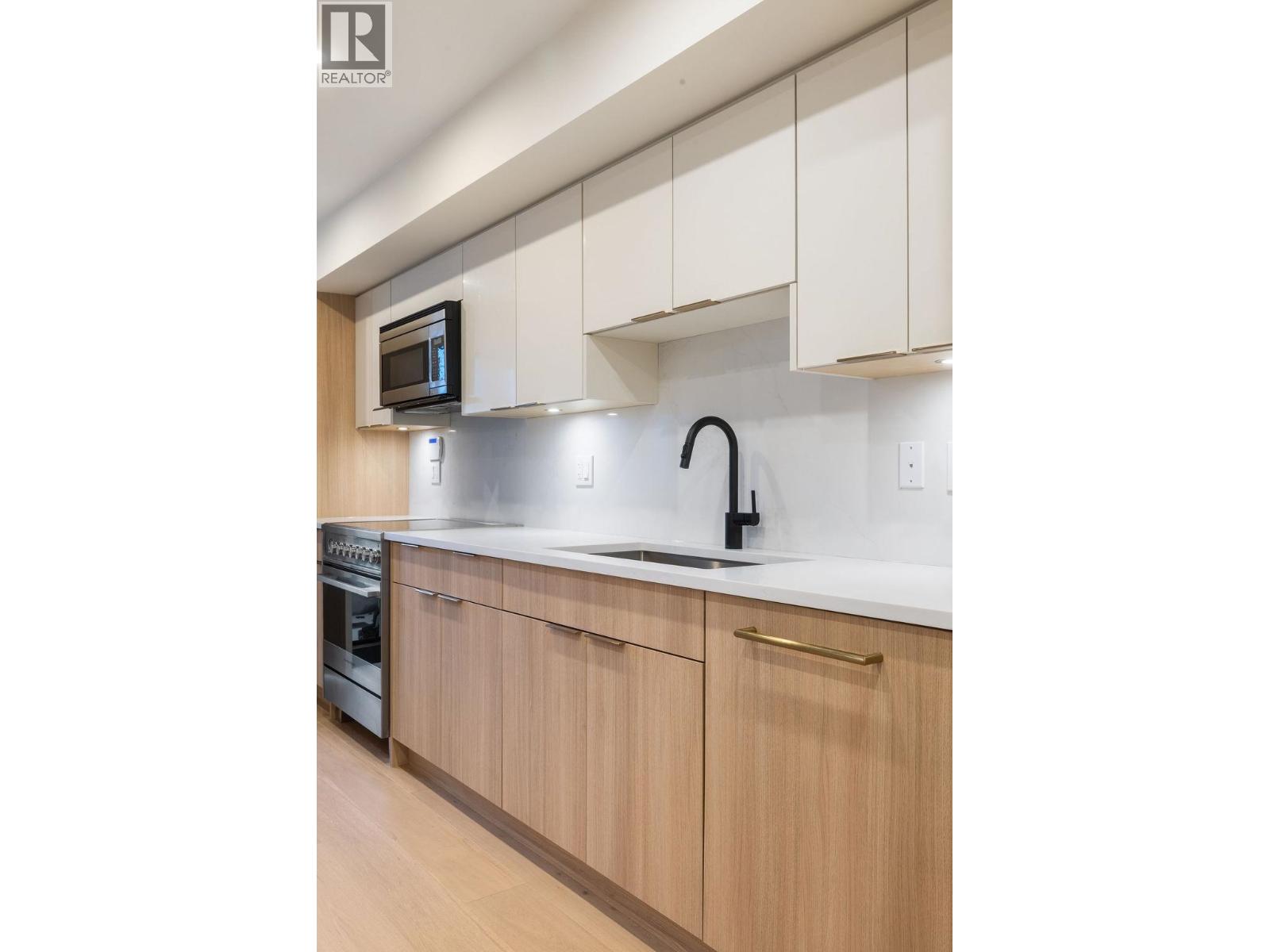 1 1933 Templeton Drive, Vancouver, British Columbia  V5N 4V9 - Photo 6 - R3118056