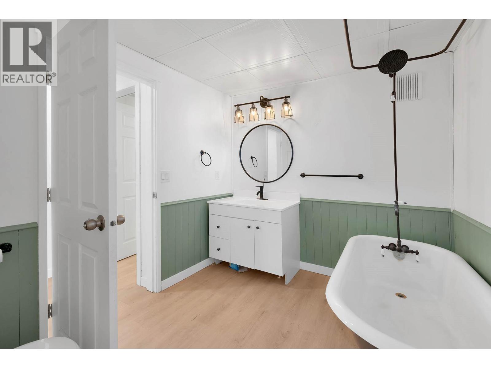 2436 Young Avenue, Kamloops, British Columbia  V2B 4M8 - Photo 37 - 10385539