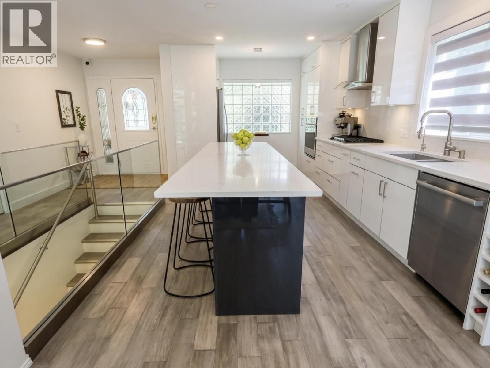 6430 Fox Street, West Vancouver, British Columbia  V7W 2C4 - Photo 2 - R3116229