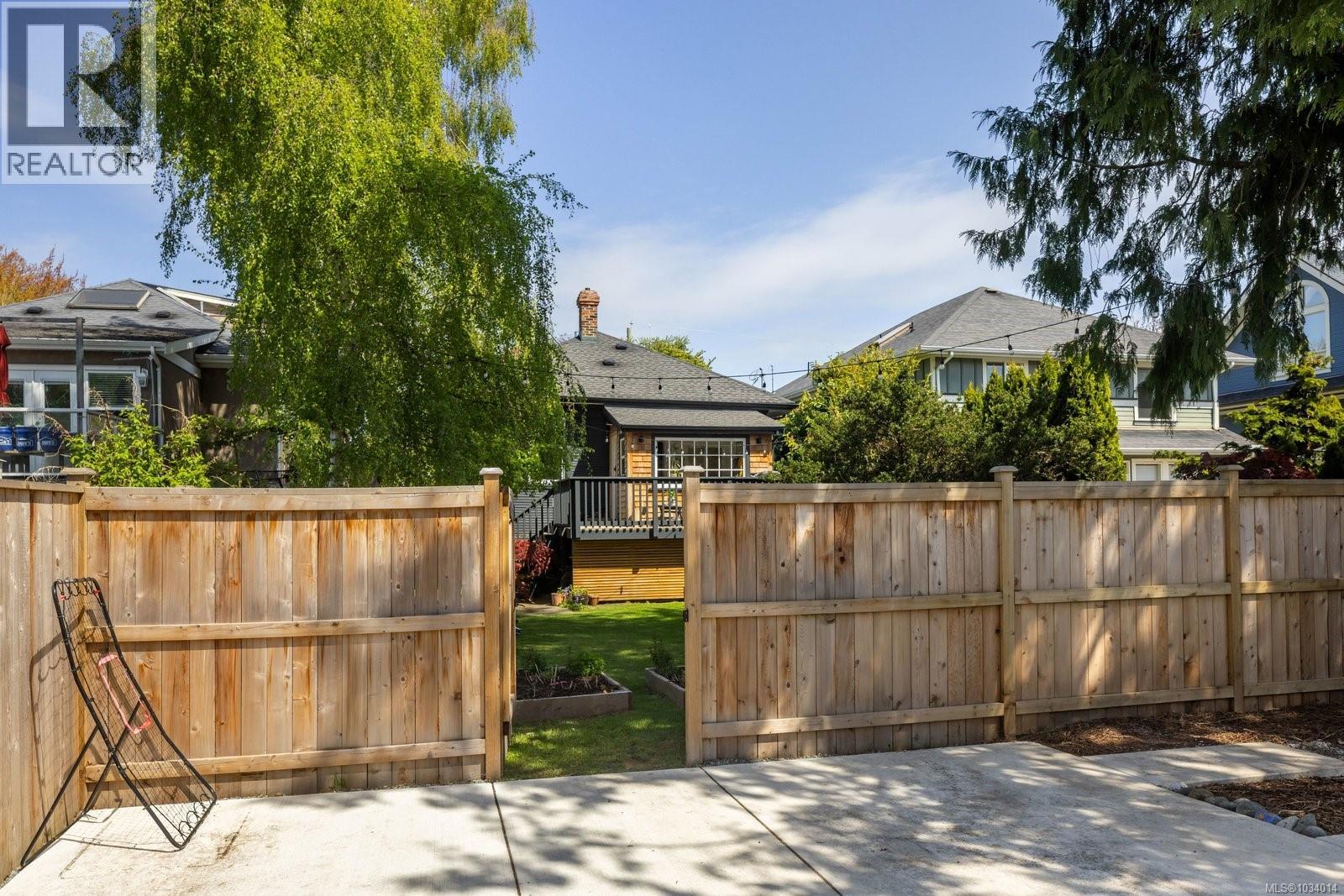 1163 Chapman St, Victoria, British Columbia  V8V 2T5 - Photo 34 - 1034014