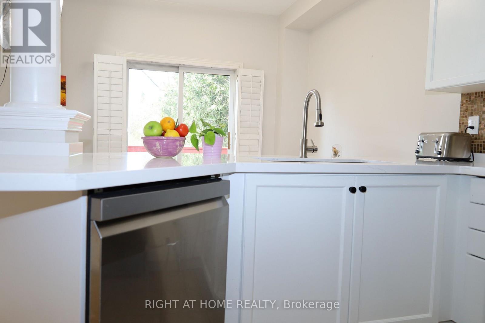82 Colesbrook Road, Richmond Hill, Ontario  L4S 2G5 - Photo 19 - N13065792