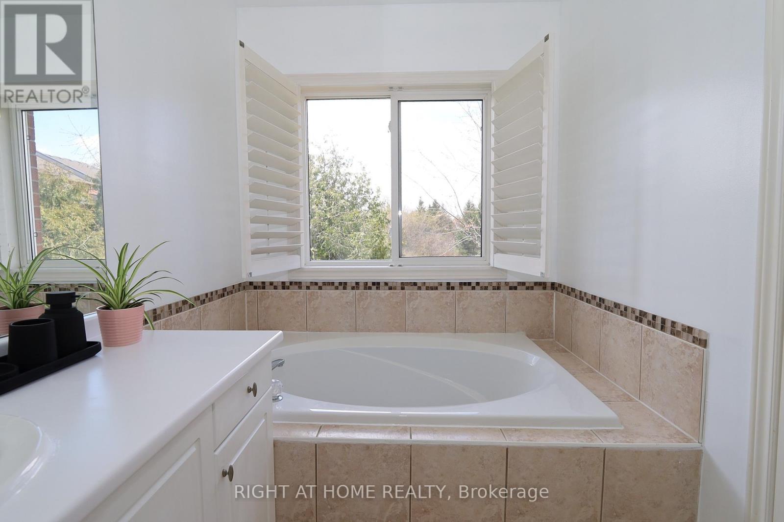 82 Colesbrook Road, Richmond Hill, Ontario  L4S 2G5 - Photo 27 - N13065792