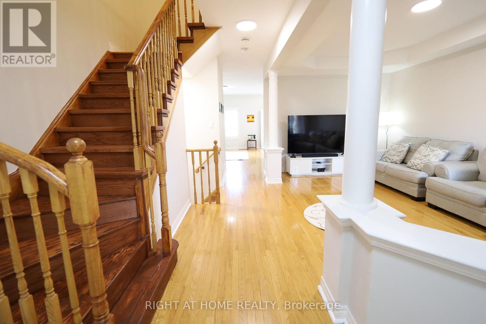 82 Colesbrook Road, Richmond Hill, Ontario  L4S 2G5 - Photo 8 - N13065792