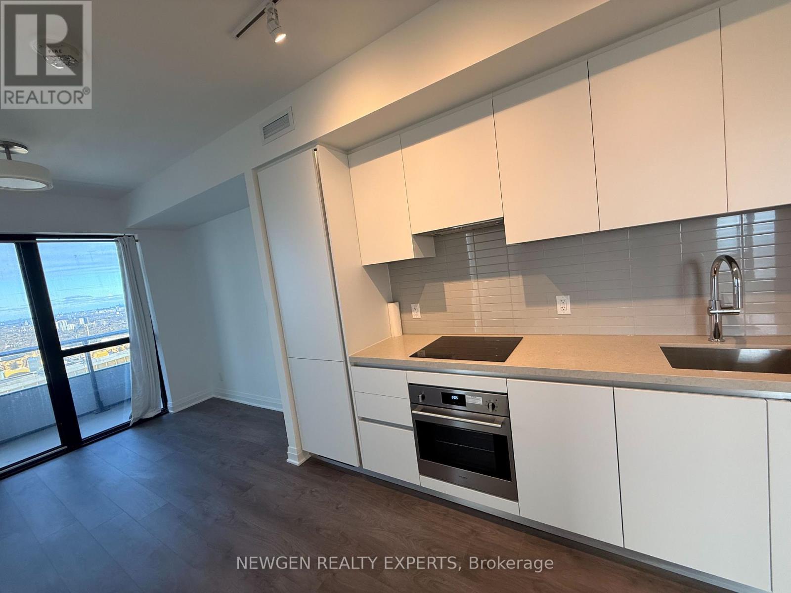 4710 - 4015 The Exchange, Mississauga, Ontario  L5B 0N9 - Photo 4 - W13065742