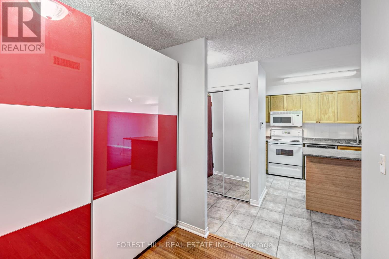 709 - 17 Michael Power Place, Toronto, Ontario  M9A 5G5 - Photo 4 - W13065760