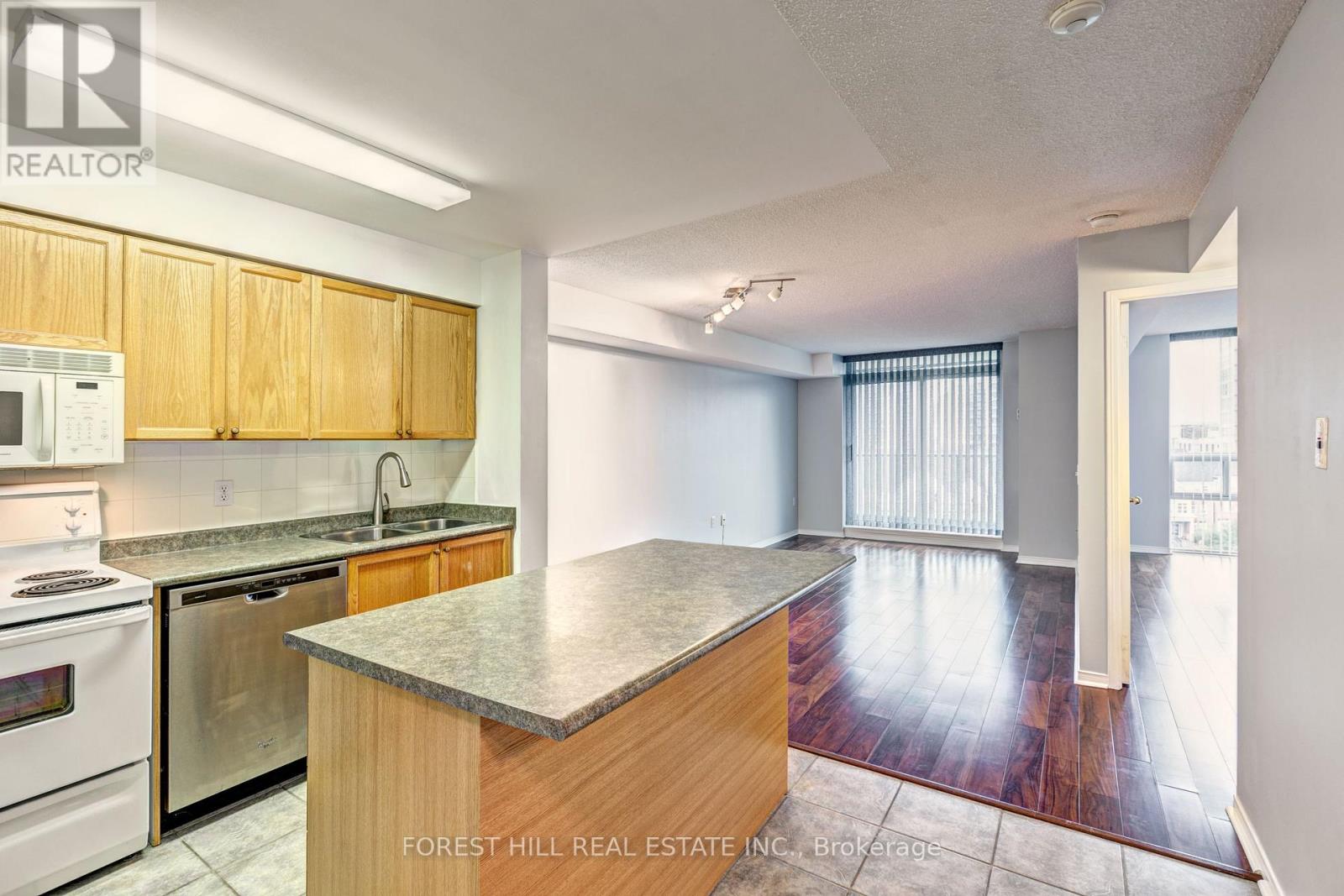 709 - 17 Michael Power Place, Toronto, Ontario  M9A 5G5 - Photo 6 - W13065760