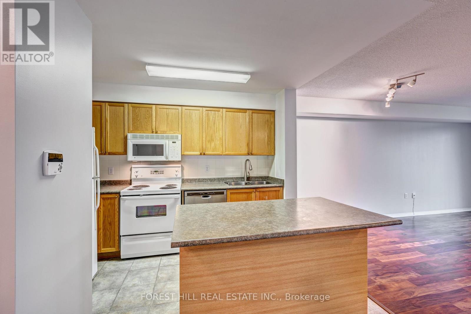 709 - 17 Michael Power Place, Toronto, Ontario  M9A 5G5 - Photo 7 - W13065760