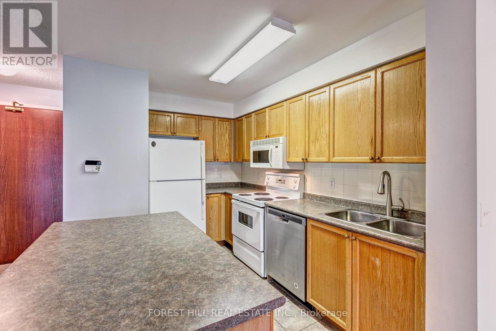 709 - 17 Michael Power Place, Toronto, Ontario  M9A 5G5 - Photo 9 - W13065760