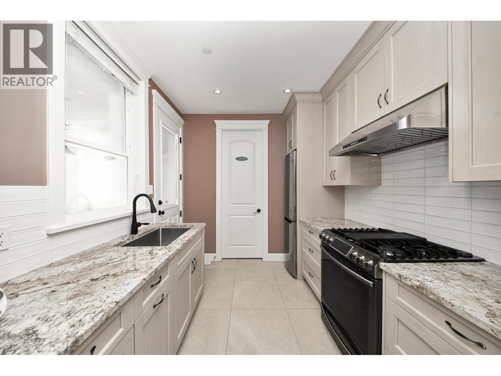 24341 124 Avenue, Maple Ridge, British Columbia  V4R 1T4 - Photo 12 - R3117258