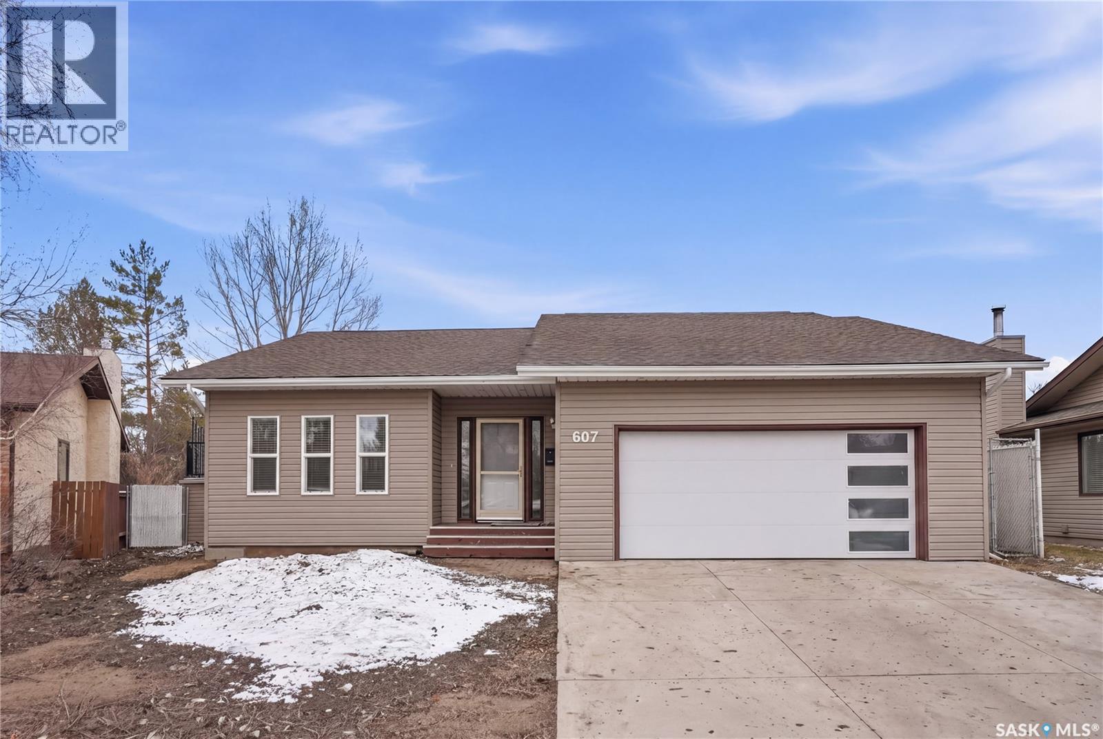 607 Addie Crescent, Saskatoon, Saskatchewan  S7N 3K7 - Photo 1 - SK034264
