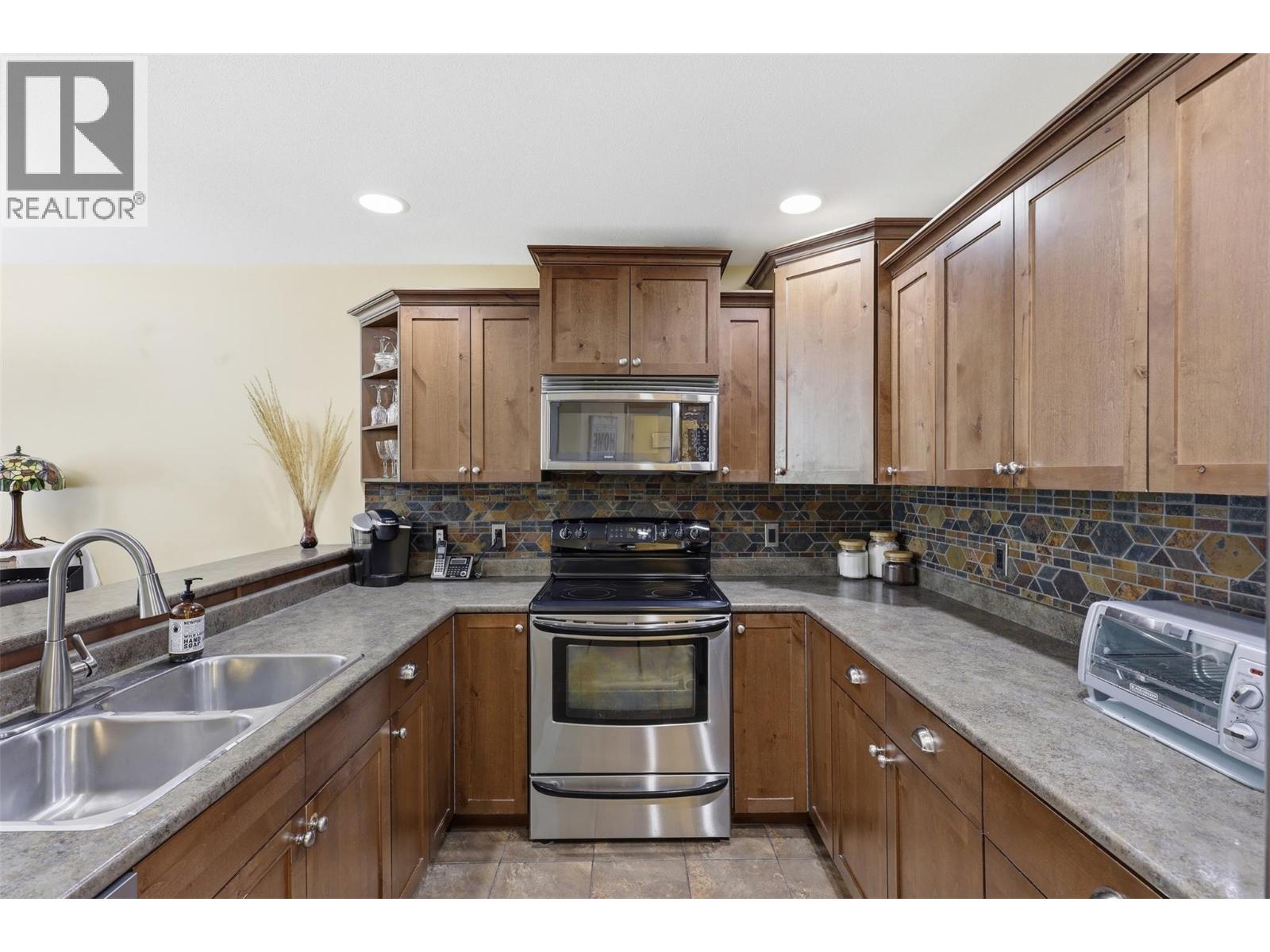 930 Stagecoach Drive Unit# 5, Kamloops, British Columbia  V2B 0A9 - Photo 3 - 10384961