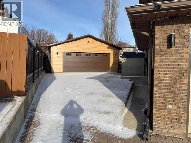 421 Sherwood Place W, Lethbridge, Alberta  T1K 6E5 - Photo 3 - A2278434