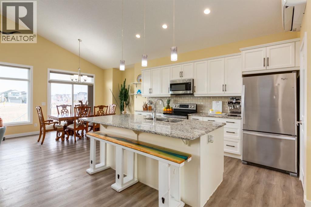 140 Emberside Glen, Cochrane, Alberta  T4C 2L7 - Photo 3 - A2306513