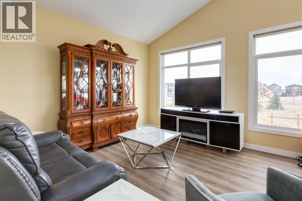 140 Emberside Glen, Cochrane, Alberta  T4C 2L7 - Photo 8 - A2306513