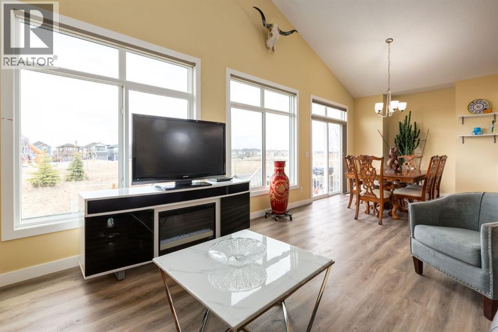 140 Emberside Glen, Cochrane, Alberta  T4C 2L7 - Photo 7 - A2306513