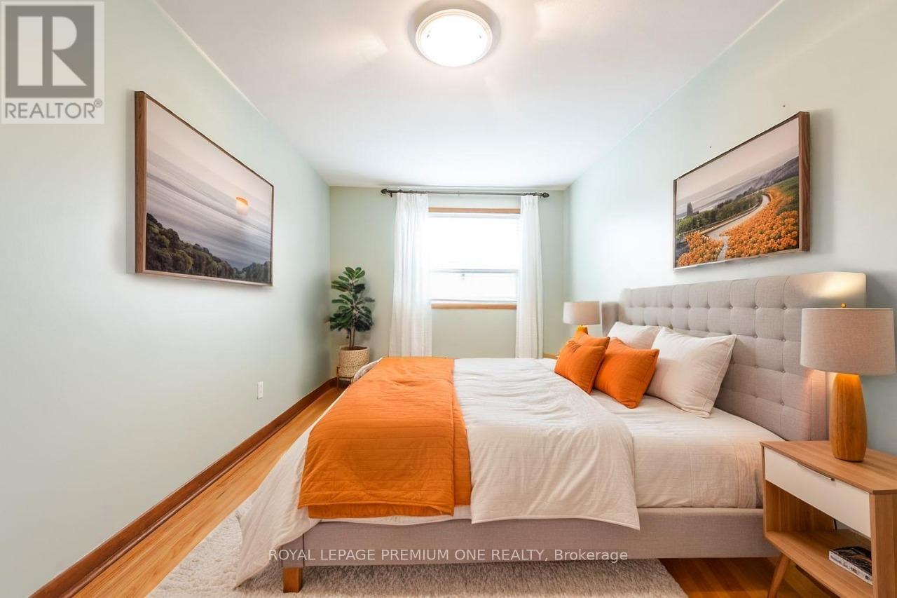 63 Haverson Boulevard, Toronto, Ontario  M6M 3J8 - Photo 6 - W13059294