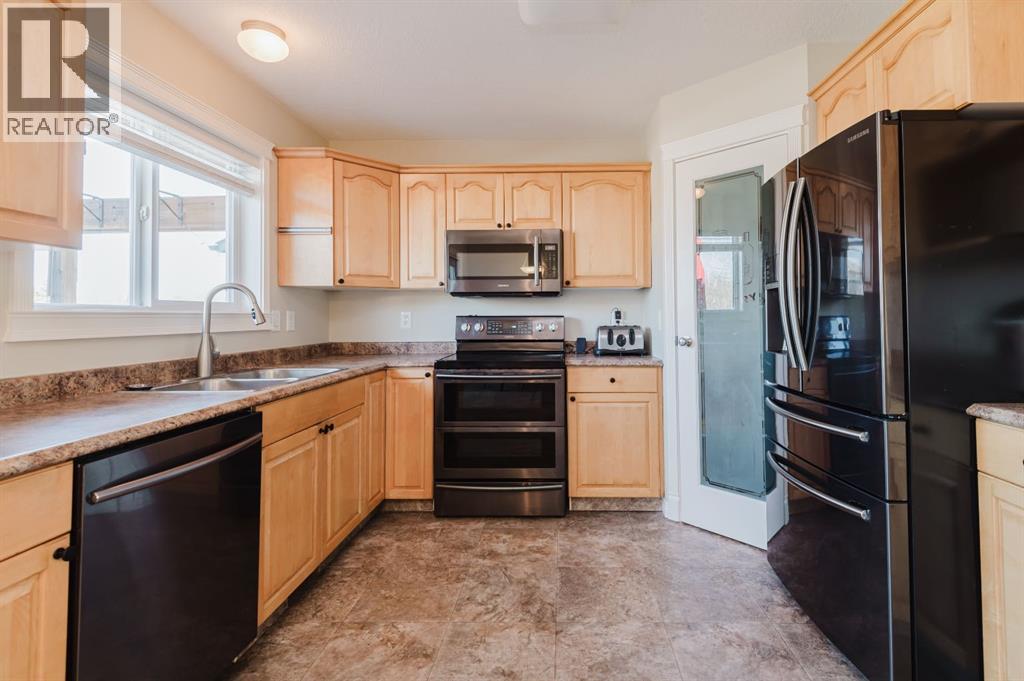 12102 Cygnet Boulevard, Grande Prairie, Alberta  T8X 1N3 - Photo 9 - A2306359