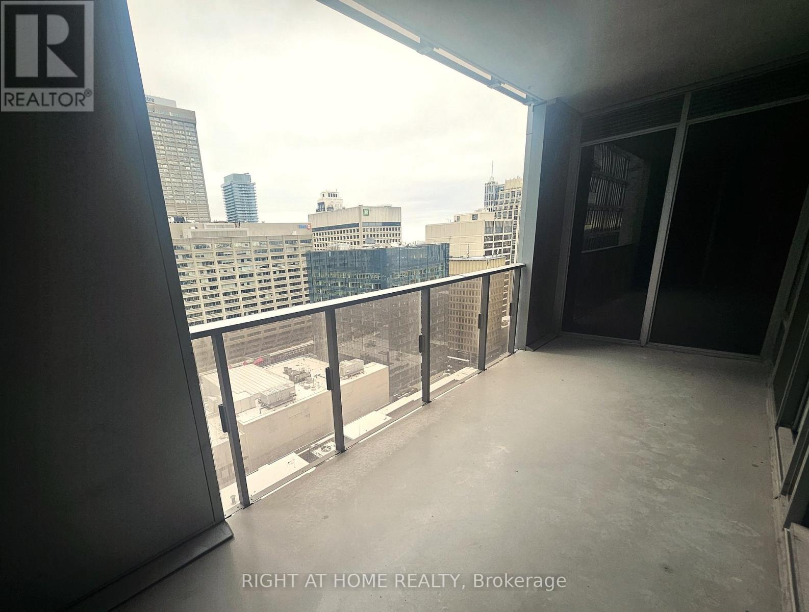 1711 - 11 YORKVILLE AVENUE, Toronto, Ontario
