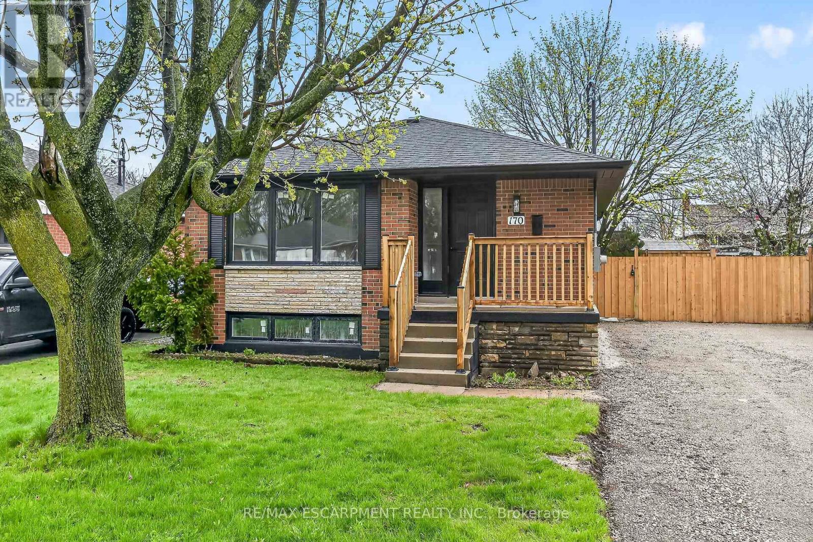 170 FERNWOOD CRESCENT, Hamilton, Ontario