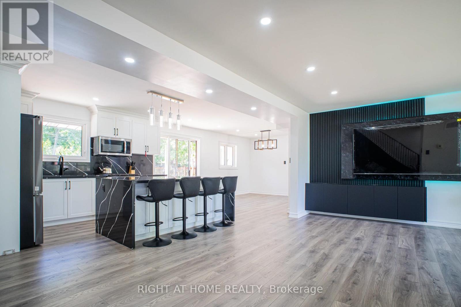 77 ELFORD CRESCENT, Hamilton, Ontario