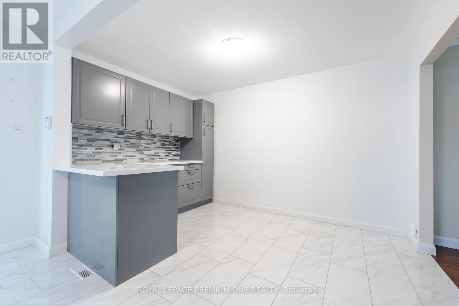 63 Haverson Boulevard, Toronto, Ontario  M6M 3J8 - Photo 15 - W13059294