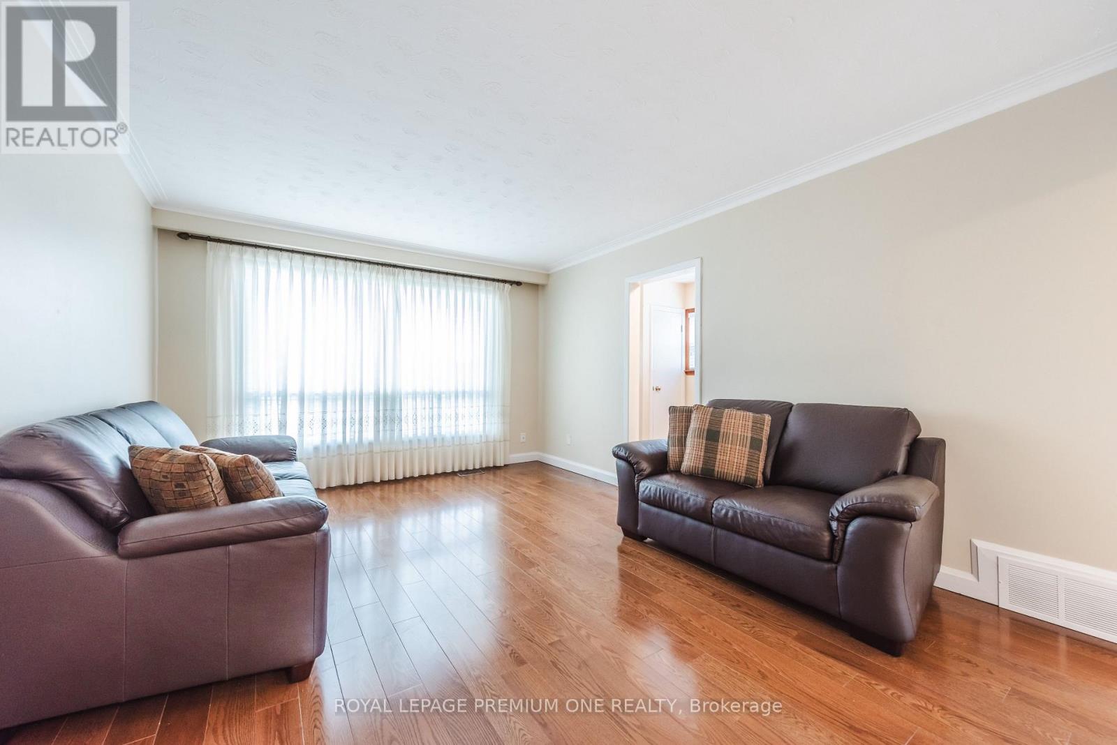 63 Haverson Boulevard, Toronto, Ontario  M6M 3J8 - Photo 11 - W13059294