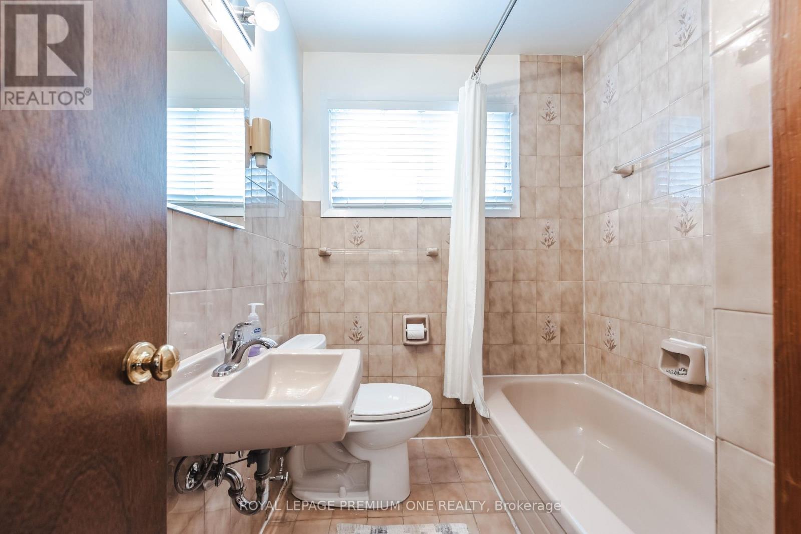 63 Haverson Boulevard, Toronto, Ontario  M6M 3J8 - Photo 31 - W13059294