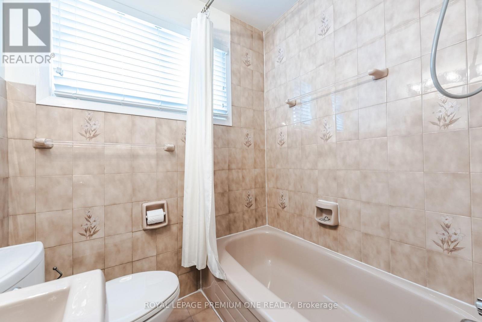 63 Haverson Boulevard, Toronto, Ontario  M6M 3J8 - Photo 33 - W13059294