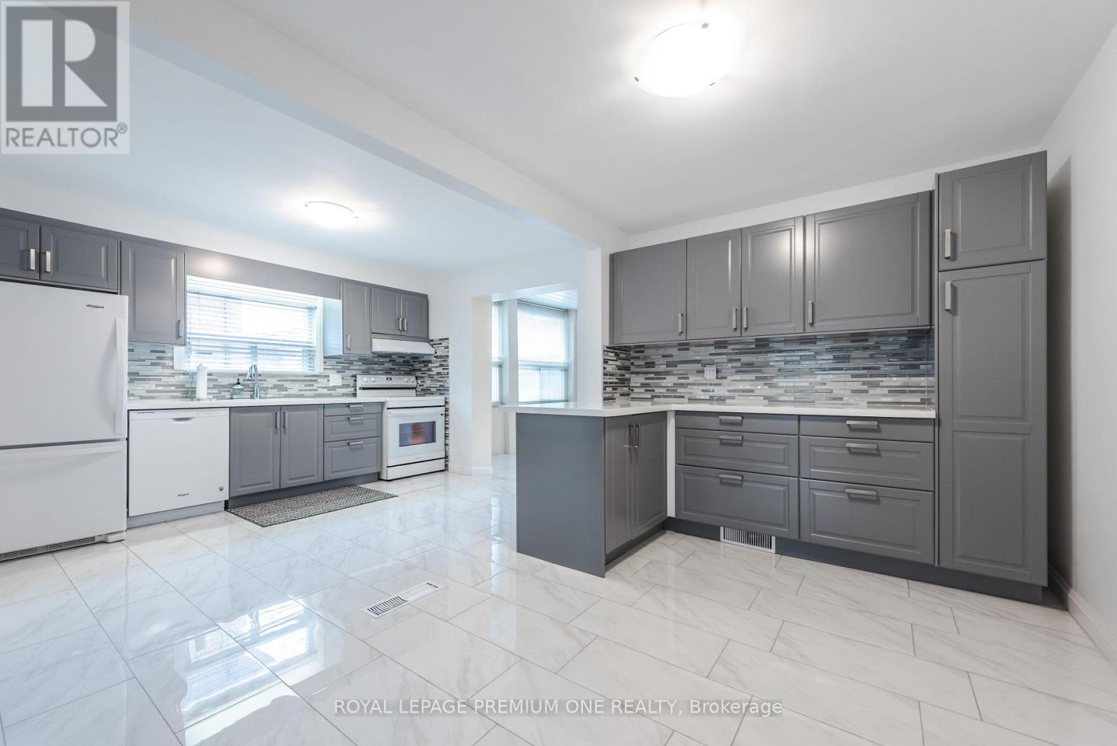 63 Haverson Boulevard, Toronto, Ontario  M6M 3J8 - Photo 12 - W13059294