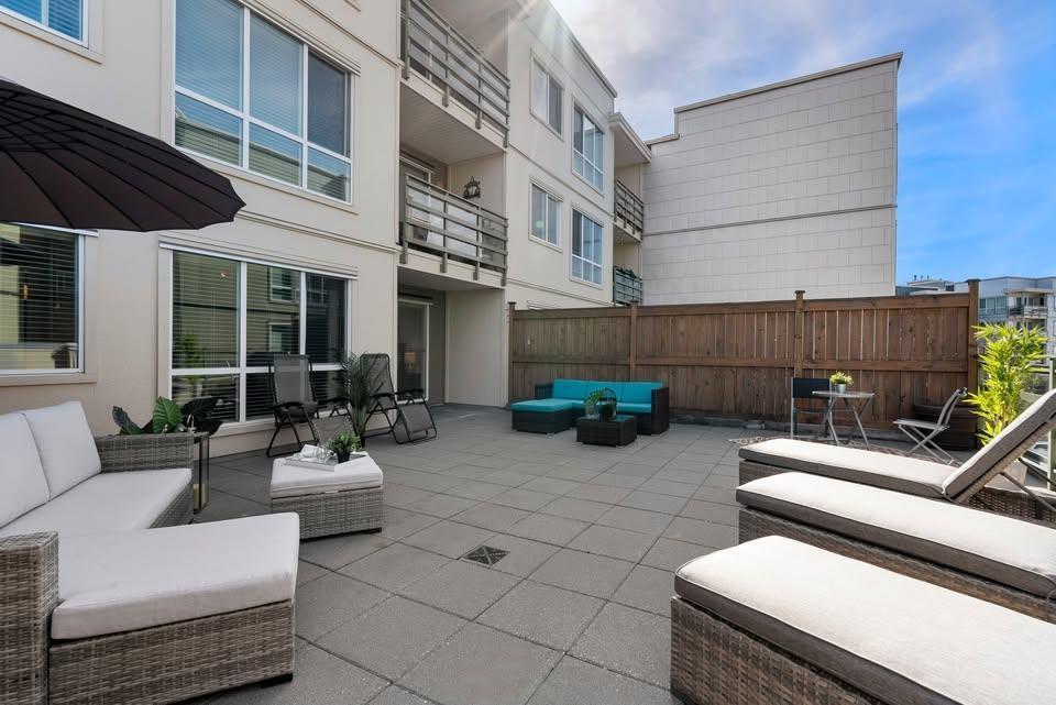 212 15795 Croydon Drive, Surrey, British Columbia  V3Z 2L6 - Photo 2 - R3118107