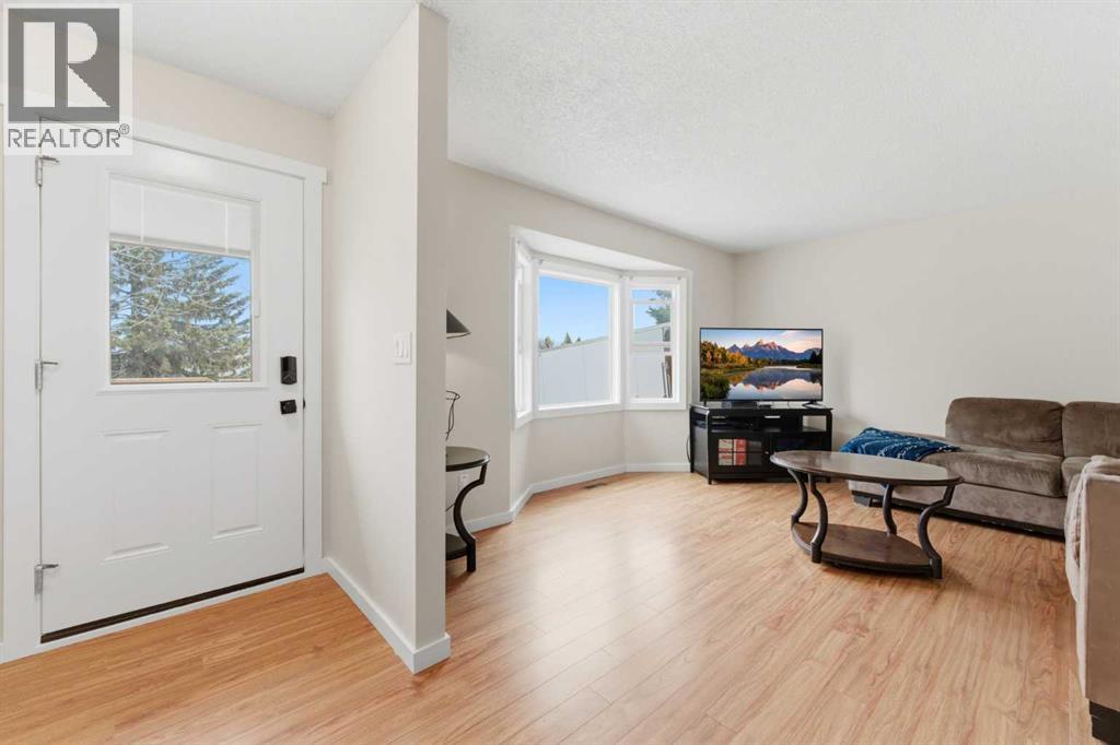 616 1 Street Ne, Sundre, Alberta  T0M 1X0 - Photo 2 - A2306460