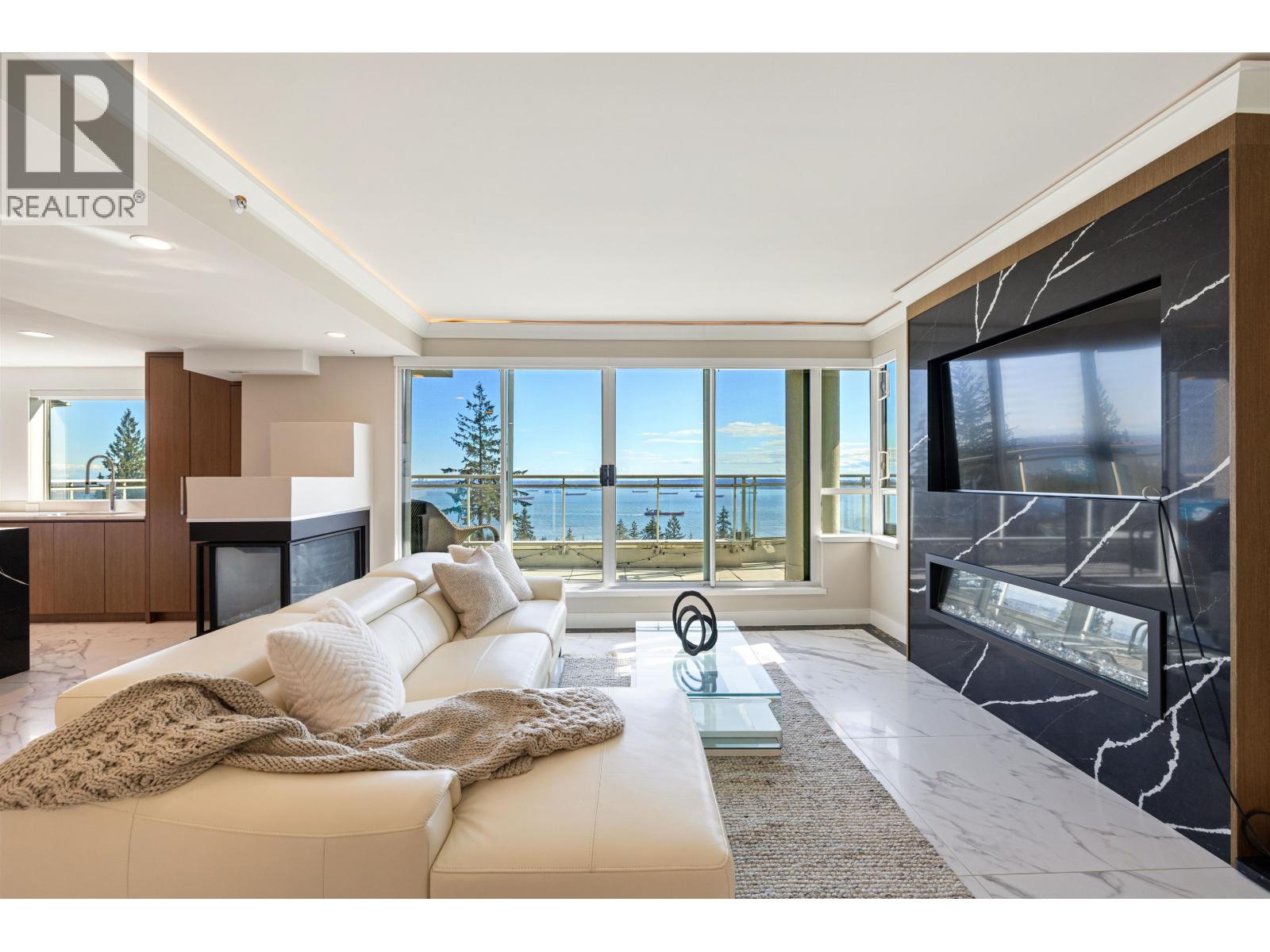 701 3105 DEER RIDGE DRIVE, West Vancouver, British Columbia