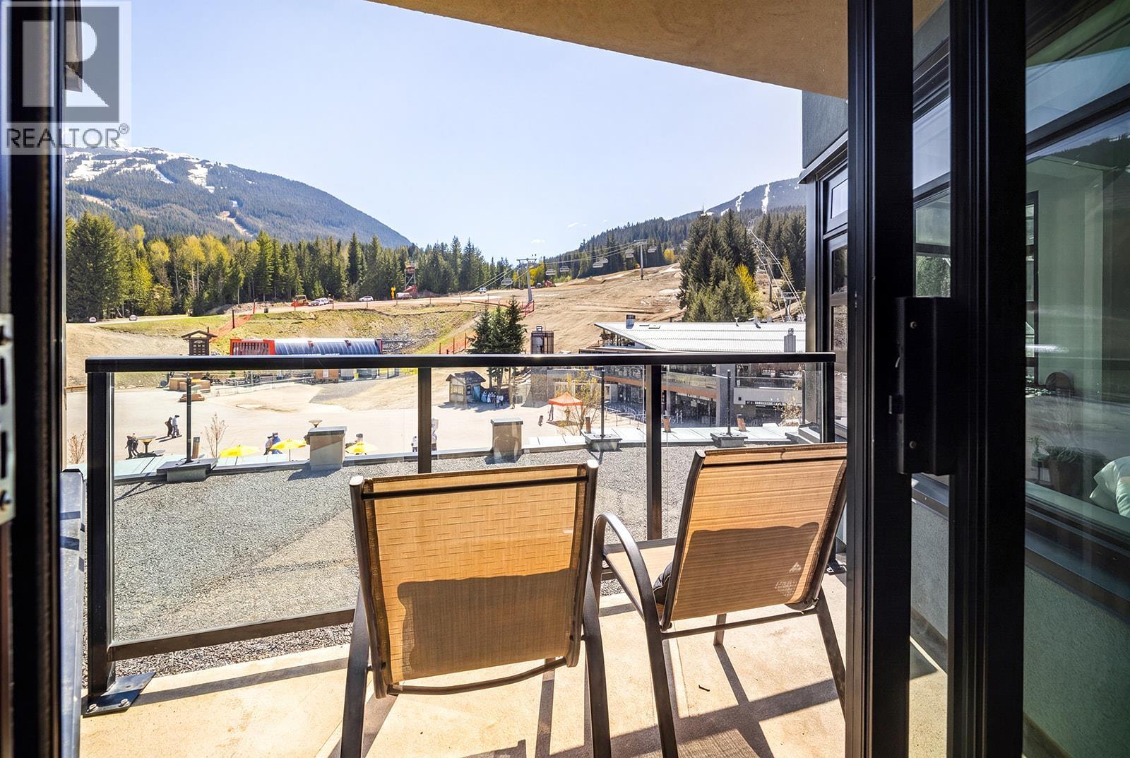 303 4280 Mountain Square, Whistler, British Columbia  V8E 1B9 - Photo 7 - R3118077