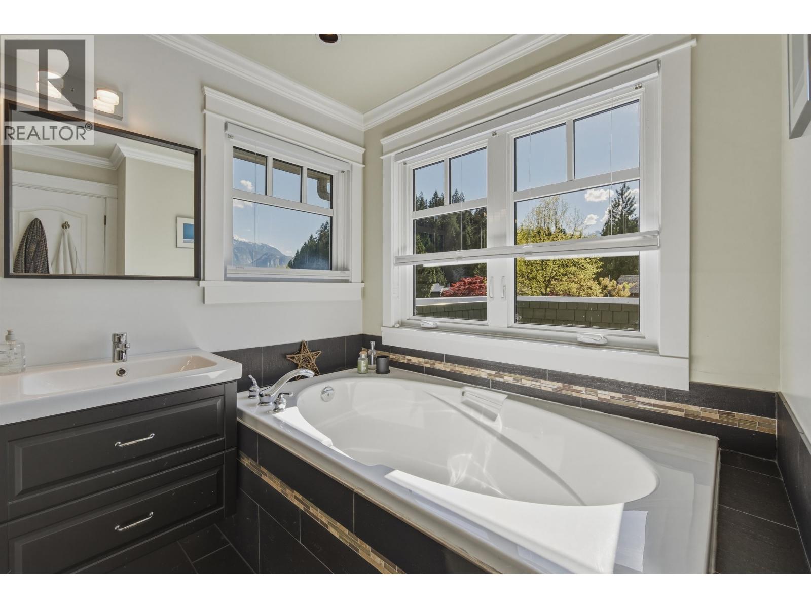1000 Polewe Place, Garibaldi Highlands, British Columbia  V0N 1T0 - Photo 19 - R3118051