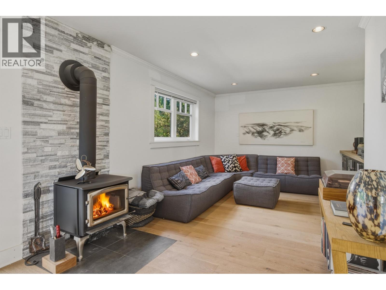 1000 Polewe Place, Garibaldi Highlands, British Columbia  V0N 1T0 - Photo 11 - R3118051