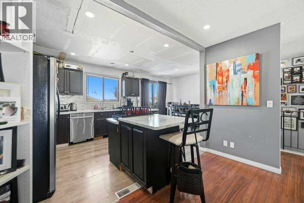 228 Castleridge Drive Ne, Calgary, Alberta  T3J 1X3 - Photo 10 - A2290793