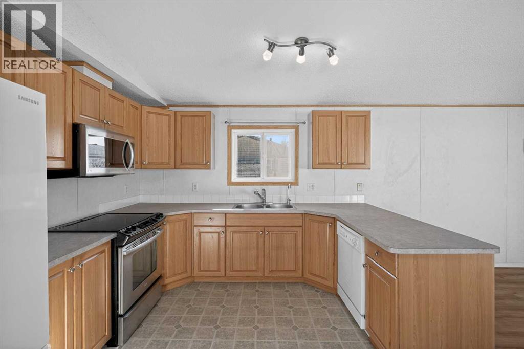 125 Erin Woods Circle Se, Calgary, Alberta  T2B 3E1 - Photo 3 - A2299827