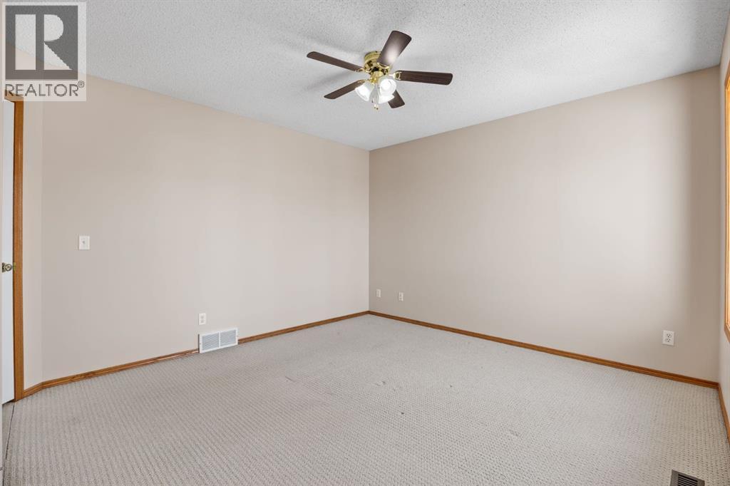 119 Valley Glen Bay NW, Calgary, Alberta  T3B 5P9 - Photo 27 - A2303270