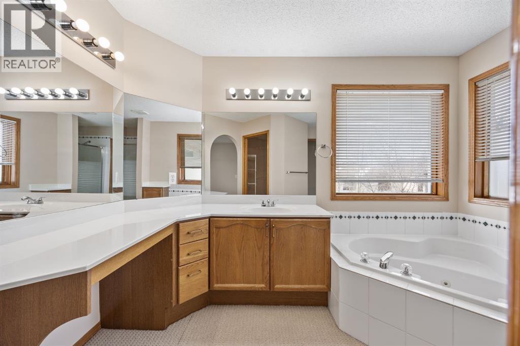 119 Valley Glen Bay NW, Calgary, Alberta  T3B 5P9 - Photo 29 - A2303270