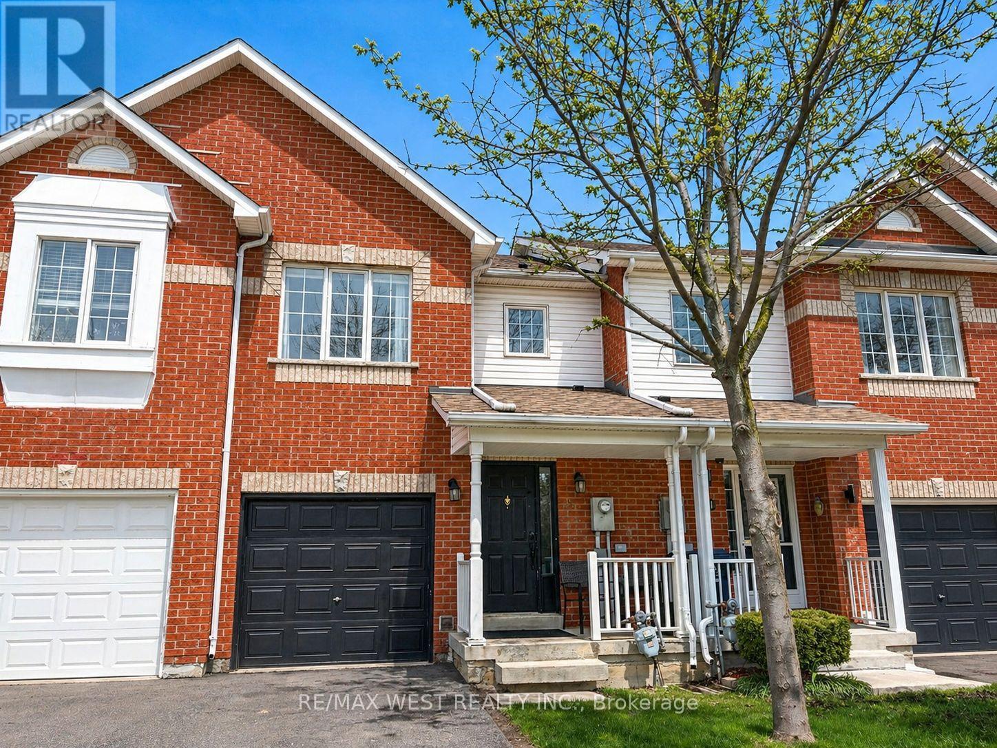 49 MARE CRESCENT, Toronto, Ontario