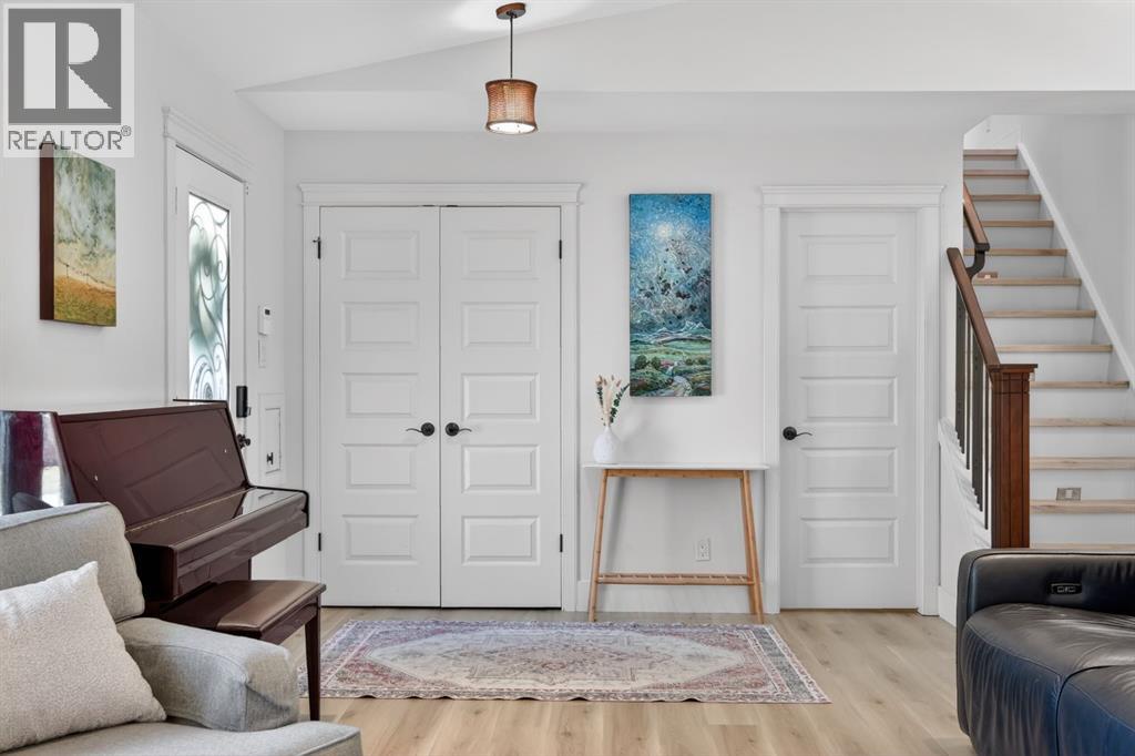 107 Pump Hill Place SW, Calgary, Alberta  T2V 4C6 - Photo 4 - A2305329
