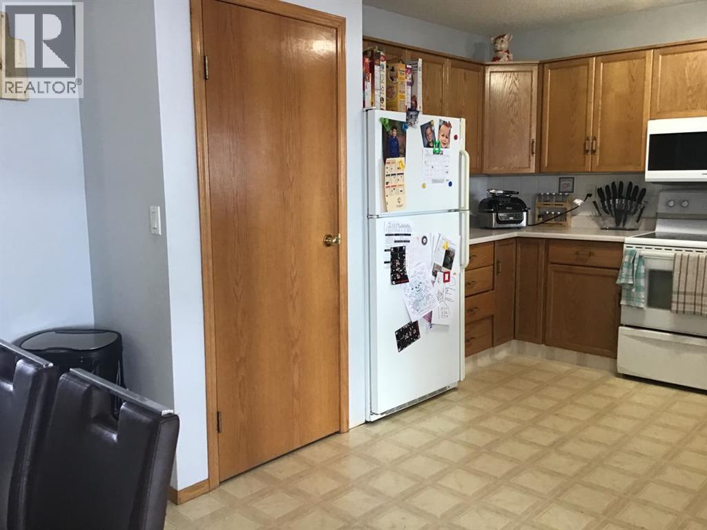 29 Lyons Crescent, Whitecourt, Alberta  T7S 1B9 - Photo 4 - A2289978