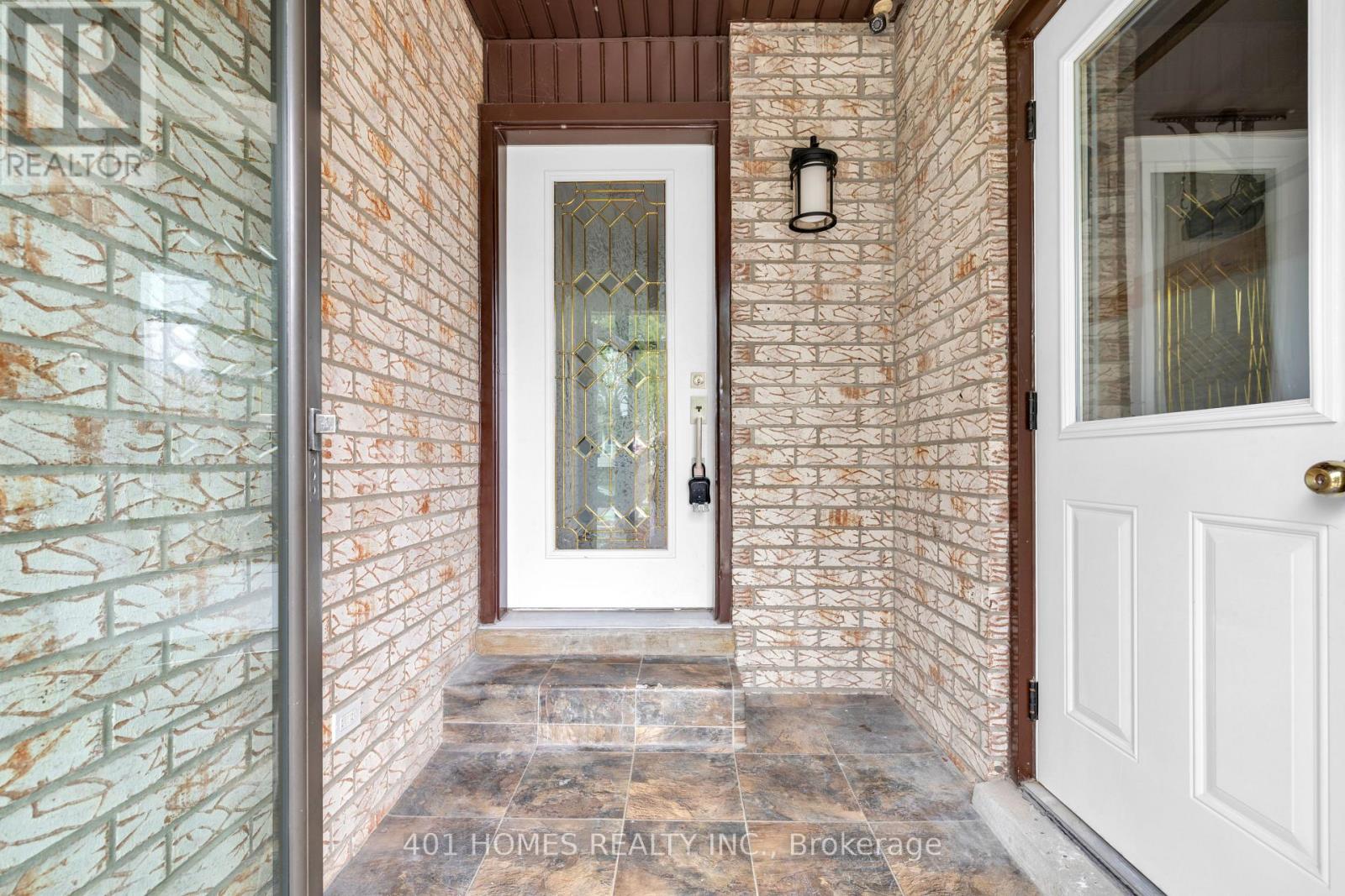 10540 Halstead Crescent N, Windsor, Ontario  N8R 2C4 - Photo 2 - X13065994