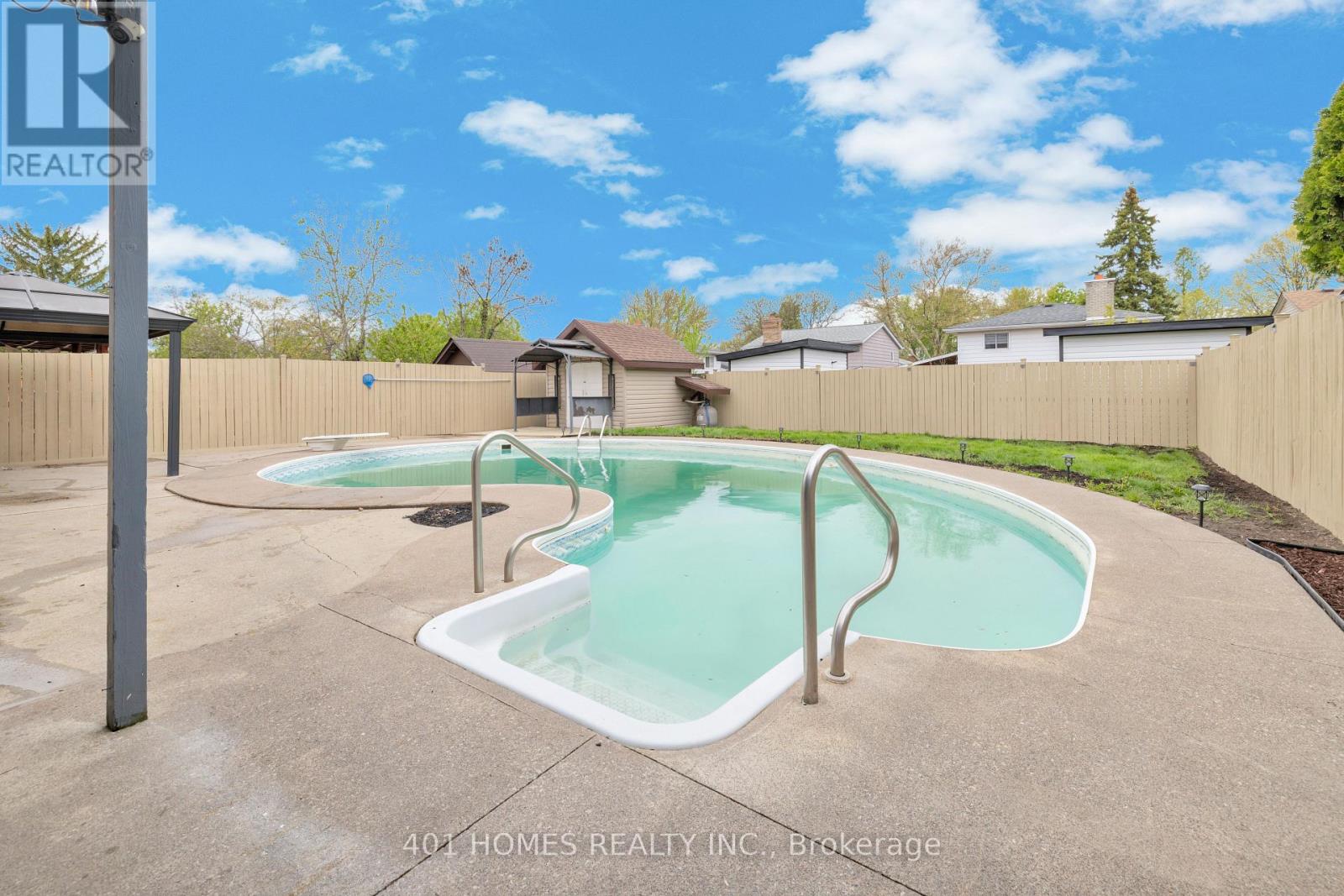 10540 Halstead Crescent N, Windsor, Ontario  N8R 2C4 - Photo 22 - X13065994