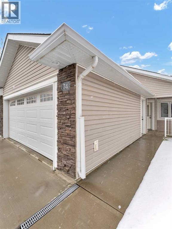 74 Chartwell Place Se, Medicine Hat, Alberta  T1B 0E4 - Photo 4 - A2305576