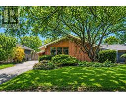 8 OAKLEY BOULEVARD, Toronto, Ontario